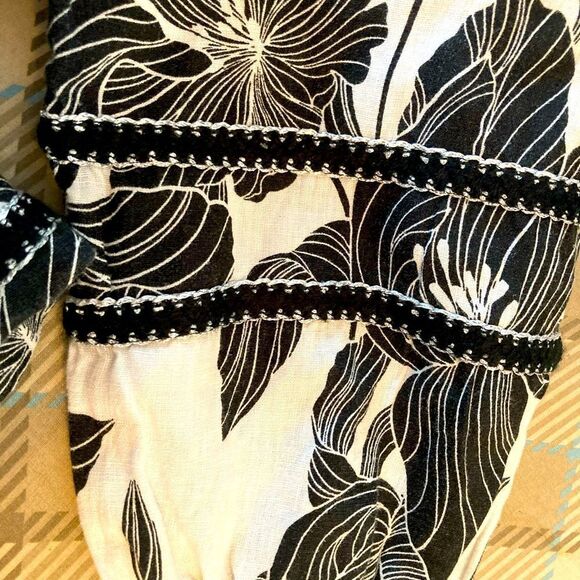 Tahari Linen on or Off Shoulder Floral Black and White blouse w/silver trim - Picture 13 of 15